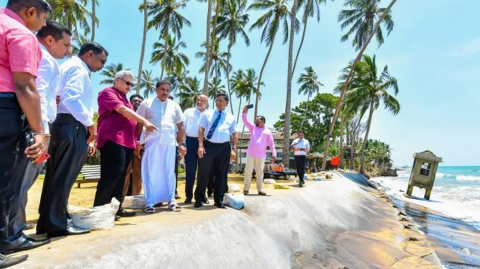 President-inspects-Calido-beach-development