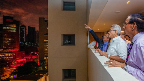 President-inspects-Altair-Commercial-and-Residential-building