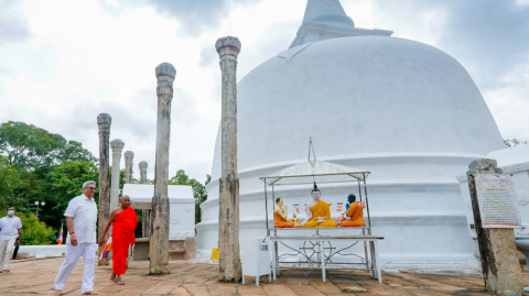 President-pays-homage-to-Atamasathana