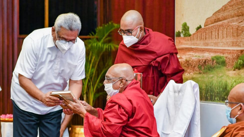 A-book-on-“Kapilavasthupura-relics-and-Rajaguru-Waskaduwe-Sri-Subhuti-Thera”-launched-under-patronage-of-President