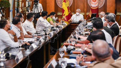 A-mobile-vaccination-service-for-those-who-are-confined-to-home-due-to-illnesses
