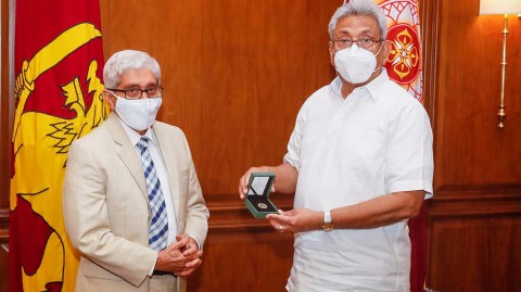 Coin-issued-to-commemorate-Sino-Sri-Lanka-relations-and-the-centenary-of