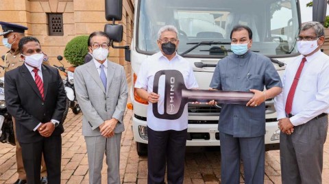 President-hands-over-164-vehicles-essential-for-field-duties-to-State-Institutions