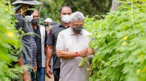 President-inspects-Organic-Fertilizer-Processing-Centre