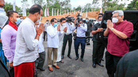 resident-inspects-construction-of-“Galle-Techno-Park”